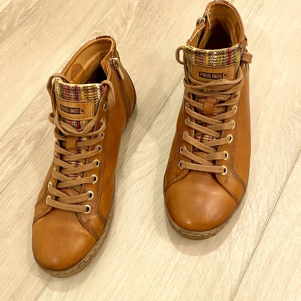 PIKOLINOS Women's Brown Leather Ankle Booties